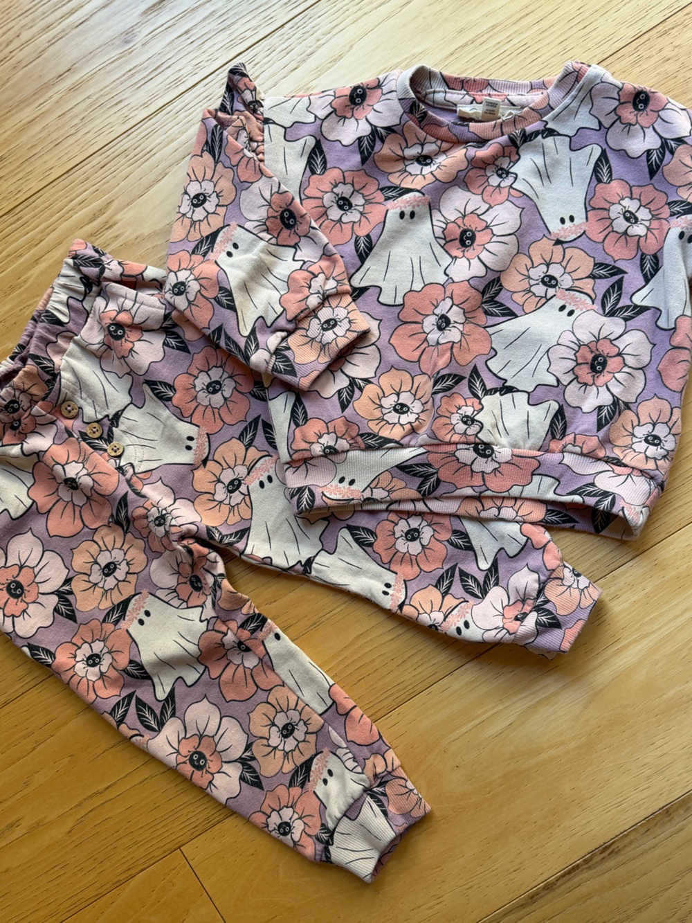 JESSICA SIMPSON Lavender Floral Ghost Sweatshirt and Joggers Set